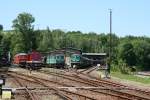 Geballte Dieselpower bei den Museumstagen im Eisenbahnmuseum Schwarzenberg.Zu Gast waren:Wismut V300 005,234 304-4,MEG 316 und im Vordergrund 112 565-7 der Pressnitztalbahn.Aufgenommen am 24.05.09.