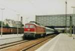 Im August 1998 stand 234 526-2 mit einem IR-Zug im Chemnitzer Hbf.