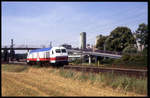 MAK 1024 mit der DB Bezeichnung 240002 ist hier am 9.7.1993 solo in Lengerich auf der Rollbahn nach Münster unterwegs.