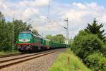 Am 02.06.18 kam ein Sandzug von Kayna nach Reichenbach/V. 241 008-2 [NVR-Nummer: 92 80 1241 008-2 D-STARK] und 264 005-0 [92 80 1264 005-0 D-TRG] Starkenberger Güterlogistik GmbH fuhren den Zug am 03.06.18 von Reichenbach nach Nürnberg. Dort wurde der Zug geteilt und ein Teil fuhr nach Heilbronn und der zweite Teil nach Kaufering. Hier ist der Zug in Plauen/V. zu sehen.