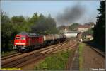 Die frisch mit weien Pufferingen verzierte 241 008 bringt am Abend des 14.05.08 einen vollen Spritzug vom Bf Nossen zum GTL Rhsa, hier bei der Ausfahrt aus Nossen vor der Kulisse der Nossener