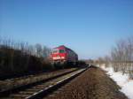 241 697-2 mit einem Flachwagenganzzug aus Richtung Leipzig nach Zeitz unterwegs bei Grodalzig 09.03.2010