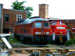 241 803 im Werk Cottbus, bei der wahrscheinlich gerade die Einspritzanlage eingestellt wurde. Die Rauchzeichen waren jedenfalls weithin sichtbar. 02.08.05