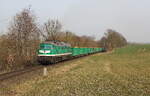 Die grüne 241 338 von Triangula fährt mit passenden grünen Wagen mit Sandbeladen von der Sandgrube Kayna nach Seelingstädt im Pendelverkehr auf der ehemaligen Wismutbahn. Der Sand wird zum Verfüllen eines von der 'Wismut' fr& ...