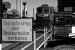  Überschreiten der Drehscheibe verboten  - im Hintergrund 241 338 Triangula - Chemnitz-Hilbersdorf, 12.03.2022