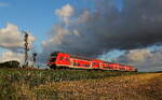 RE6 von Westerland nach Hamburg Altona mit Dostozug beim Einfahrsignal des �berholungsbahnhofs Emmelsb�ll.