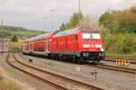 Auch die 245 020 war am 26.04.2015 in Glauburg-Stockheim zu sehen, allerdings mußte man dafür ganz ans Ende des Mittelbahnsteigs pilgern.