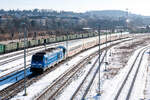 An einem sonnigen Wintertag beginnt IC2152 mit der 246 049-2 in Gera Hbf seine Fahrt ins Ruhrgebiet (31.01.2026).