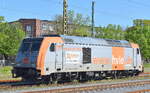 Havelländische Eisenbahn AG, Berlin-Spandau [D] mit ihrer  246 001 -2 [NVR:  92 80 1 246 001 -2 D-HVLE ] abgestellt am 08.05.23 am Bahnhof Guben.