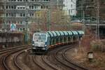 247 909 Autozug Sylt  Anne  mit Schotterzug in Wuppertal, März 2025.