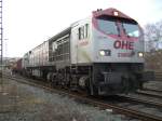 Red Tiger 330092 der Osthannoverschen Eisenbahn AG OHE rangiert am 25.01.2008 mit einem beladenen Holzzug im Bahnhof Arnsberg.