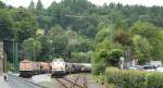 V 330.3 mit Kalkzug (links) und eine weitere Lok (rechts) des Kalkwerkes im Bahnhof Rbeland.