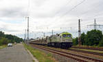 Mit einem Schüttgutzug vom Kieswerk Mühlberg rollt 250 007 der Captrain am 01.07.20 durch Saarmund Richtung Schönefeld.