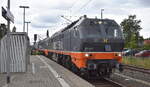 Hector Rail (Germany) GmbH, Bochum mit der Doppeltraktion  861.001  Name:  Thor  (NVR:  92 80 1251 011-3 D-HRDE ) +  861.005  Name:  Shrek  (NVR:   92 80 1251 009-7 D-HRDE ) und einem Kesselwagenzug