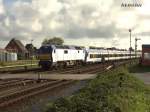 MaK DE 2700-10 erreicht am 17.10.2014 um 11.31 Uhr mit ihrer NOB Garnitur den Bahnhof Westerland auf Sylt.