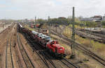 DB Cargo 261 071 rangiert am 6. April 2017 im Güterbahnhof Hannover-Linden.
Sollte er hier mitlesen, geht ein Gruß an den freundlichen Lokführer :-) !