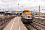 Gravita 10 BB der SGL mit einem Bauzug am 10.03.2019 in Ulm Hbf