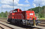 DB Cargo AG, Mainz mit ihrer  261 018-6  (NVR:  92 80 1261 018-6 D-DB ) bei Rangiertätigkeiten Bahnhof Eilenburg, 02.05.24