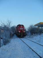 261 011 brachte am 21.12.2010 drei V100 ins RAW Stendal.