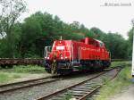 261 049-1 rangierte im bhf glinde am 11.06.12 im hintergrund 14 beladene rungenwagen , die zum kieswerk koops geschoben werden