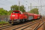 DB 261 070-7 mit G�terzug in Hannover Linden Fischerhof, Mai 2014.