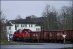 261 075-6 bei Rangierarbeiten mit Schrott beladenen Hochbordwagen im Bf Sande nach Übergabe von Wilhelmshaven.