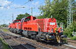 DB Cargo AG, Mainz mit  261 049-1  (NVR:  92 80 1261 049-1 D-DB ) +  261 094-7  (NVR:  92 80 1261 094-7 D-DB ) am 01.06.22 Durchfahrt Bf.