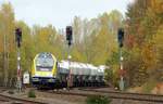 am 26.10.2009 fotografierte ich noch mit einer Bridgekamera. Aber sie gab ihr Bestes als diese Maxima mit dem Zwiebelzug, dem Zementexpress in der damaligen Version in Oberkotzau um die Ecke kam. Erwartet hatte ich eine MEG-Ludmila, die neue Maxima wurde dennoch abgelichtet....