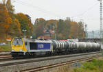 27. Oktober 2016, Ein Kesselwagenzug fährt durch den Bahnhof Kronach in Richtung Lichtenfels. Gezogen wird er von einer VOITH-Maxima 40 CC