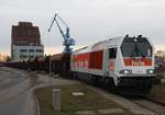 V490.1 / 264 004-3 HVLE / Havelländische Eisenbahn mit Güterzug am 15.02.2014 im Binnenhafen Anklam. Mein Standort in der Silostrasse am Einkaufszentrum. 