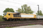 Nordic Rail Service 264 011-8 mit einem Güterzug Richtung Rothensee, am 06.05.2023 am Abzweig Brücke in Magdeburg.
