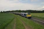 Nun auch mal eine Voith Maxima 40CC von mir.;)
Die Maschine fuhr mit einem Kesselzug (Stock Transport) nach Straubing.
(KBS 880,bei Parsberg,8.6.2010)