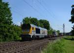 V 500.14 (264 014) mit einem Gterzug am 08.06.2013 bei Mnchen-Feldmoching.