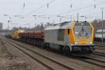 SGL V500.17 zog am 3.4.13 einen Bauzug durch Düsseldorf-Rath.