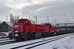 Lok 265 006-7 und Schwester-Lok befrdern einen Gterzug in Hagen am 06.02.2013.