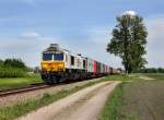 Die 247 045 mit einem Containerzug am 11.05.2012 unterwegs bei Alttting.