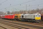 ECR 247 038 verlsst am 2.3.13 mit einem Schotterwagen auf einem Hilfsdrehgestell und einem Notfallzug Dsseldorf-Rath.
Der Zug kam aus Wuppertal machte in Rath Kopf und fuhr weiter nach Gremberg.