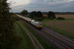 Die Sonne ging bereits unter, als 247 026-8 am 19.08.14 mit ihrem gemischten Güterzug nach München Nord zwischen Grub und Heimstetten unterwegs war.