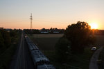 Ein Nachschuß auf den umgeleiteten Kalkzug aus Saal a.d. Donau über Mühldorf nach München, geführt von einer 247, wurde am Abend des 26.08.16 bei Heimstetten angefertigt.