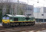 Die Class 66 266 024-9 von Railtraxx rangiert in Aachen-West. Aufgenommen vom Bahnsteig in Aachen-West. Bei Wolken am Kalten Nachmittag vom 26.2.2017.