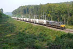 Die Class66 PB13 fuhr am 20/09/2009 noch mit der DLC-Beklebung auf der Montzenlinie, hier im Gemmenicher Wald von Aachen-West kommend in Richtung Montzen.