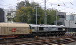 Ein Blick auf die Class 66 266 035-5  von Railtraxx. Sie fährt mit einem Güterzug aus Linz-Voestalpine(A) nach  Antwerpen-Waaslandhaven(B)  in Richtung Belgien. 
Aufgenommen vom Bahnsteig in Aachen-West.
Bei Wolken am Nachmittag vom 31.10.2017. 