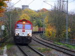 Die Class 66 PB12  Marleen  von Crossrail kommt aus Richtung Aachen-West mit einem langen MSC-Containerzug aus Antwerpen-Berendrecht(B) nach Germersheim(D) und fährt durch Aachen-Schanz in