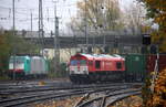 Ein Nachschuss von der Class 66 DE6302  Federica  von Crossrail schiebt einen Güterzug nach Germersheim(D). 
Aufgenommen vom Bahnsteig in Aachen-West. Bei Regenwetter am Nachmittag vom 20.11.2017.
