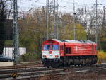 Ein Nachschuss von der Class 66 PB03  Mireille  von Crossrail fährt als Lokzug aus Aachen-West und fährt nach Montzen-Gare(B)  bei der Ausfahrt aus Aachen-West und fährt in Richtung Montzen/Belgien. 
Aufgenommen vom Bahnsteig in Aachen-West. 
Am Kalten Nachmittag vom 16.12.2017.