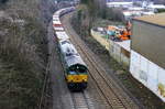 Die Class 66 PB14  von Crossrail fährt die Gemmenicher-Rampe mit einem KLV-Zug hinauf in Richtung Montzen(B).
Aufgenommen von der Halifaxbrücke an der Montzenroute in Aachen.
Am Kalten Nachmittag vom 7.1.2018.