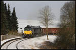 Class 66 8653-01 erreicht hier am 24.2.2018 mit ihrem Schrottzug den ehemaligen Haltepunkt Augustaschacht.