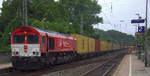 Die Class 66 DE6308  Anja  von Crossrail kommt als Umleiter aus Richtung Aachen-West,Laurensberg,Richterich  mit einem MSC-Containerzug aus Antwerpen-Krommenhoek(B) nach Germersheim(D)  und fährt durch Kohlscheid in Richtung Herzogenrath,Mönchengladbach.
Aufgenommen vom Bahnsteig 2 in Kohlscheid.
Bei Regenwolken am Nachmittag vom 11.6.2018.