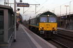 Die Class 66 PB18 von der Rurtalbahn-Cargo kommt als Lokzug aus Viersen nach Aachen-West  und kommt aus Richtung Mönchengladbach-Hbf,Rheydt-Hbf,Wickrath,Beckrath,Herrath und fährt durch Erkelenz in Richtung Baal,Hückelhoven-Baal,Brachelen,Lindern,Süggerath,Geilenkirchen,Frelenberg,Zweibrüggen,Übach-Palenberg,Rimburg,Finkenrath,Hofstadt,Herzogenrath, Kohlscheid,Richterich,Laurensberg,Aachen-West. 
Aufgenommen vom Bahnsteig 1 in Erkelenz. 
Bei Sonne und Wolken am Kalten Nachmittag vom 2.1.2019.