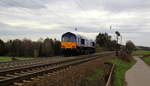 Die Class 66 653-03 von HSL-Belgium kommt als Lokzug von Aachen-West(D) nach Montzen(B) und fährt die Gemmenicher-Rampe hoch. 
Aufgenommen an der Montzenroute am Gemmenicher-Weg. 
Bei Sonne und Regenwolken am Nachmittag vom 6.3.2019.